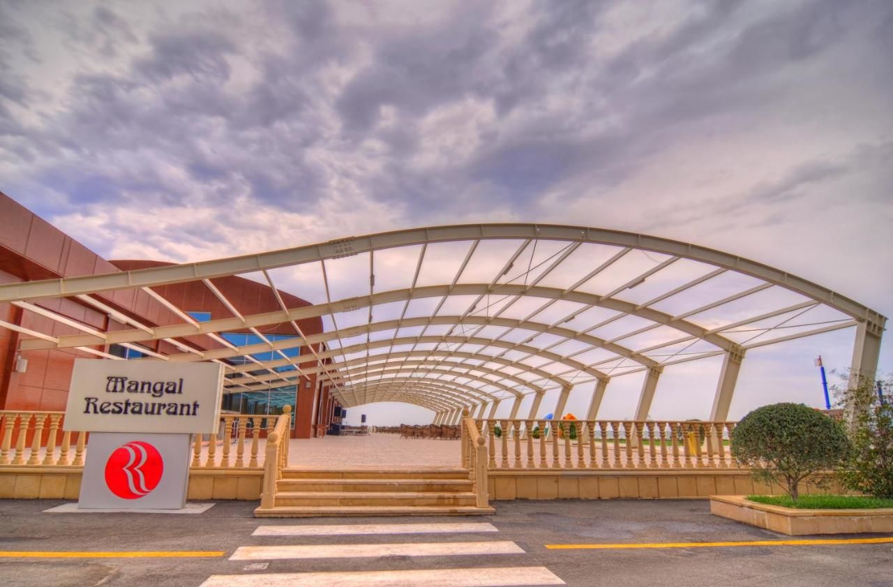 Отель Ramada Baku Hotel Баку