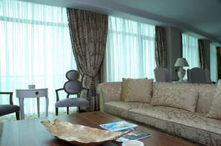 Отель Ramada Baku Hotel Баку Люкс с кроватью размера «king-size»-5