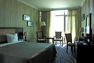 Отель Ramada Baku Hotel Баку Семейный номер с видом на море-2