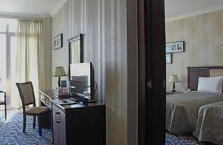 Отель Ramada Baku Hotel Баку Семейный номер с видом на море-5